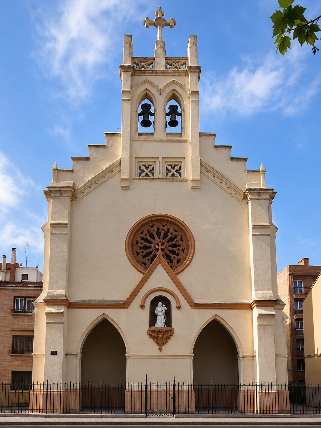 Fachada de la Parroquia de Nuestra Se&ntilde;ora del Rosario de Valladolid, lugar de la ceremonia